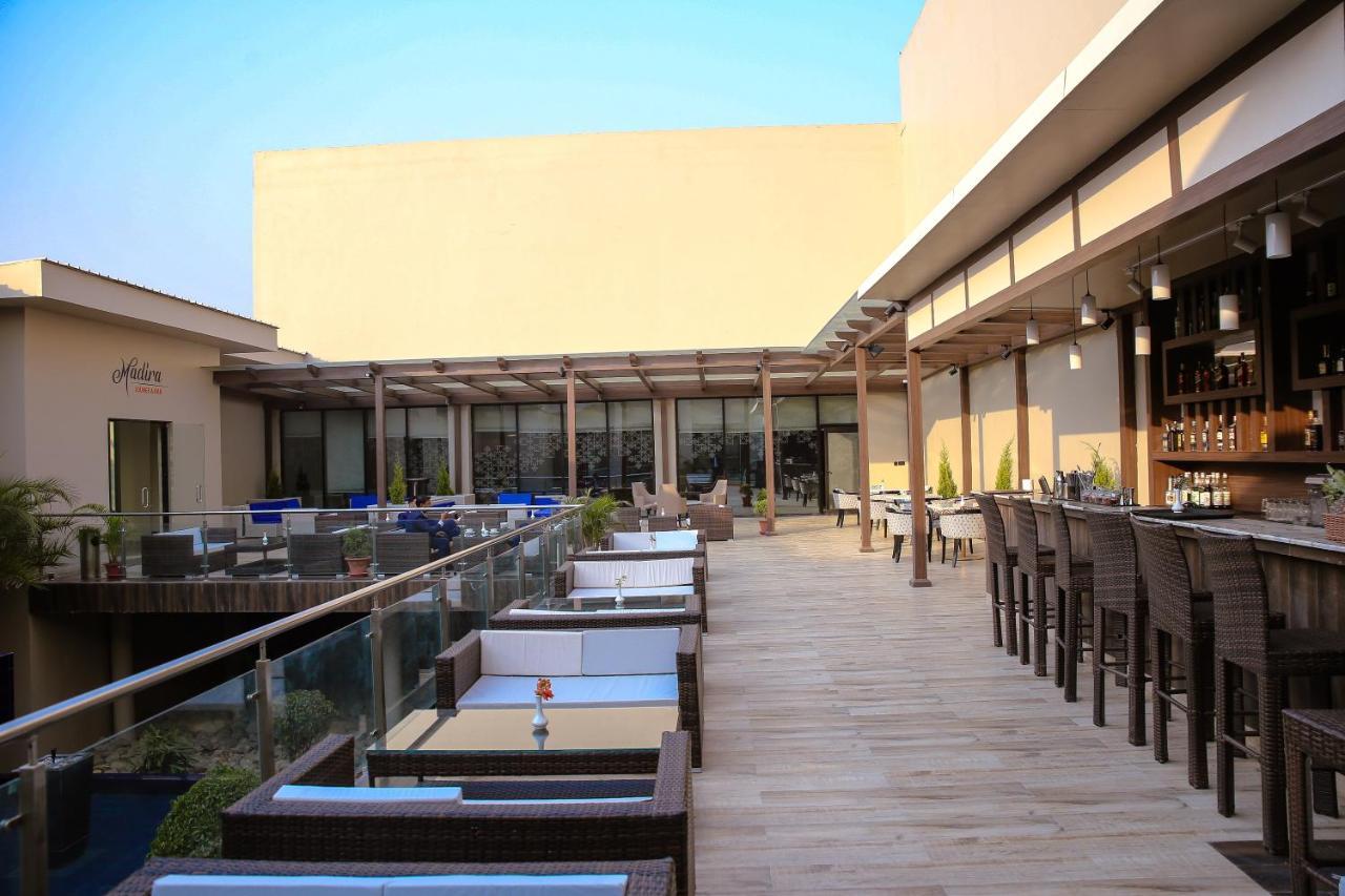 Bhairāhawā Tiger Palace By Soaltee מראה חיצוני תמונה